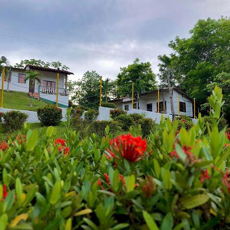 Hotel Candilejas Puerto Berrio Kültér fotó