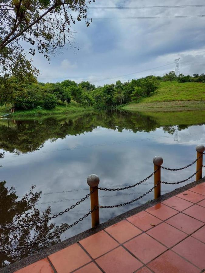 Hotel Candilejas Puerto Berrio Kültér fotó